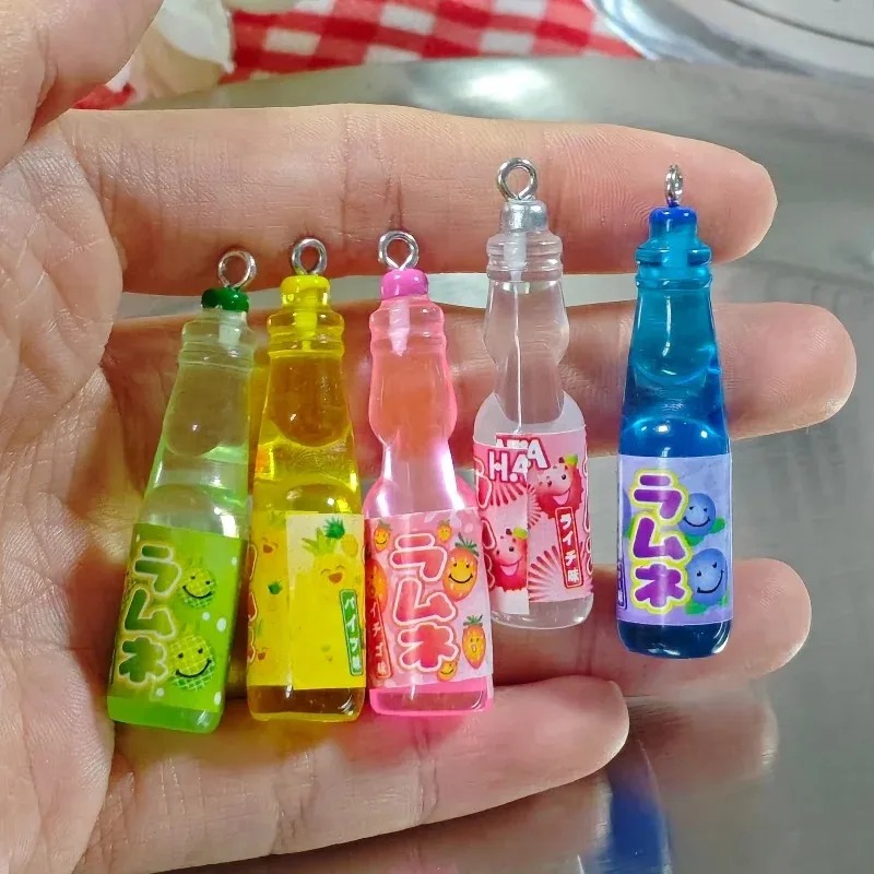 Resin Art For Sale - 10 stuks kleine frisdrankflesjes hars bedels